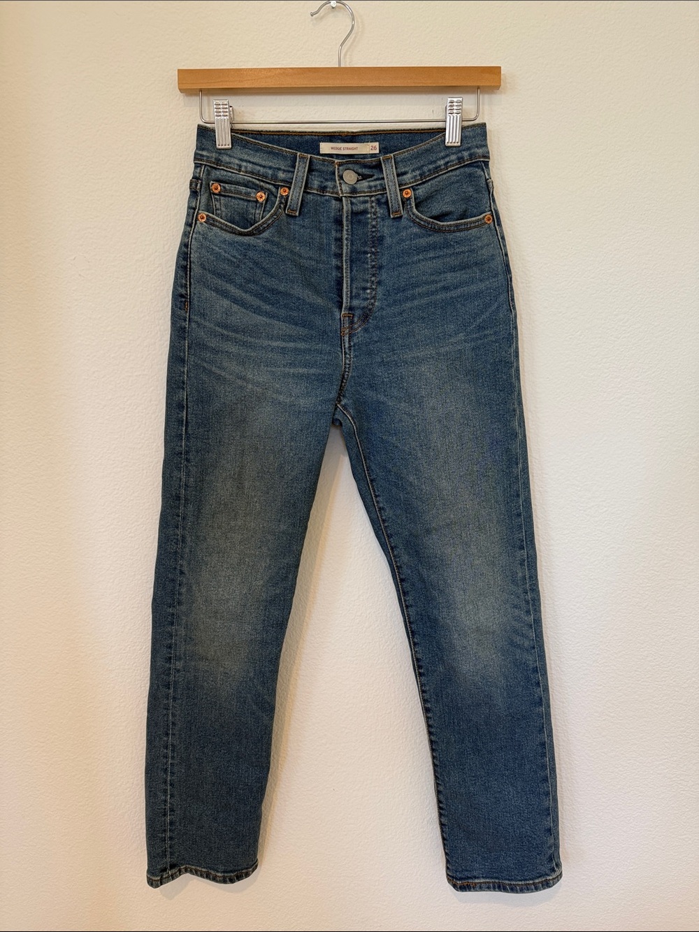 Levi's Wedgie Straight-Leg Women's Jeans — Medium Blue Wash 26